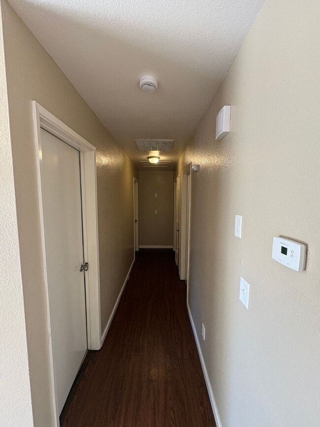 Building Photo - Charming Tulare home available now!