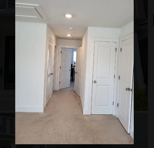 Building Photo - 372 Hammock Ln