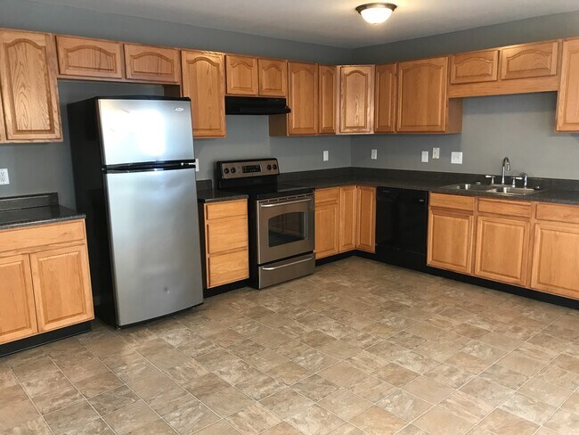 Building Photo - Greenfield - 4 Bedroom