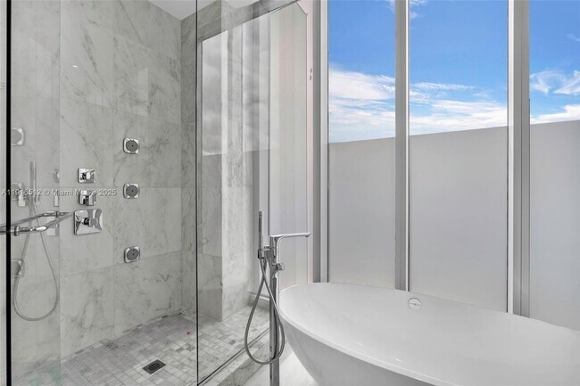 Building Photo - 9501 Collins Ave