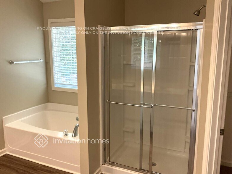 Building Photo - 930 Rock Elm Dr