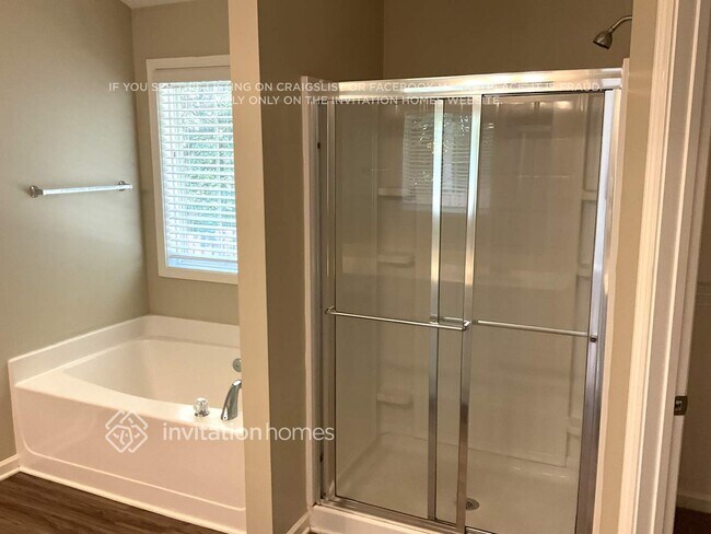 Building Photo - 930 Rock Elm Dr