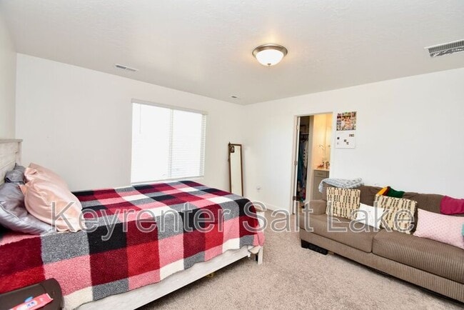 Building Photo - 555 N Willow Springs Ave