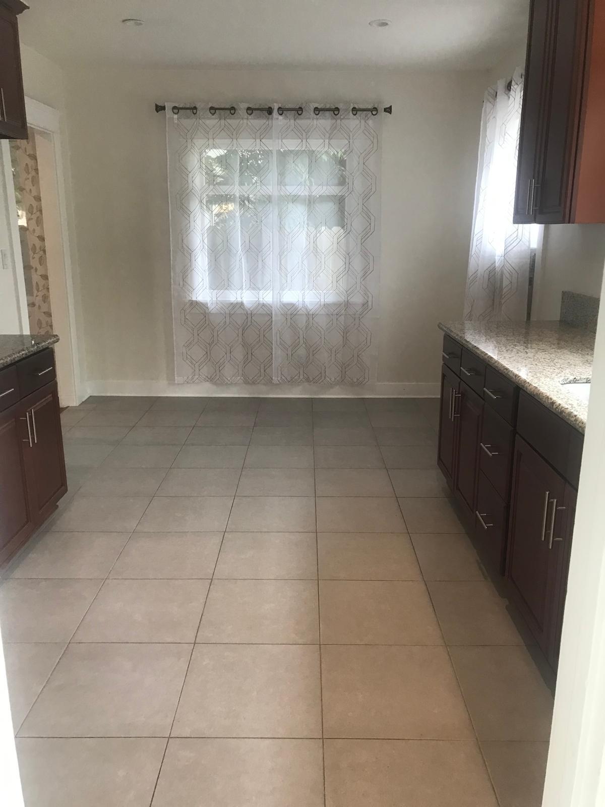 Building Photo - 833 Freeman Ave