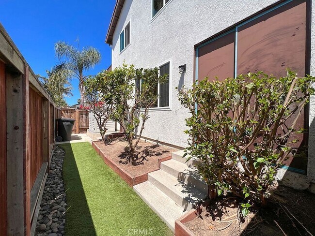Building Photo - 33882 Diana Dr