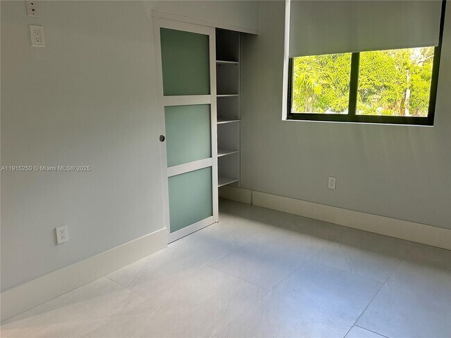 Building Photo - 119 NE 118th St