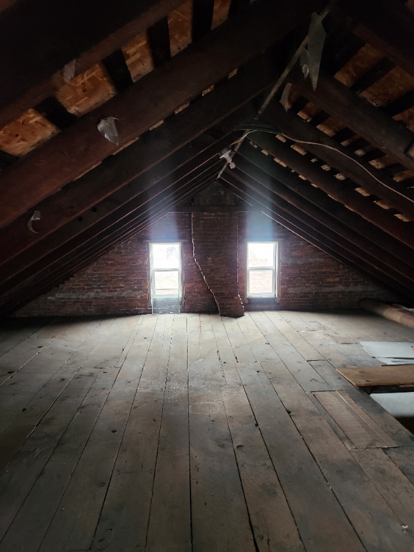 Building Photo - 119 S River St