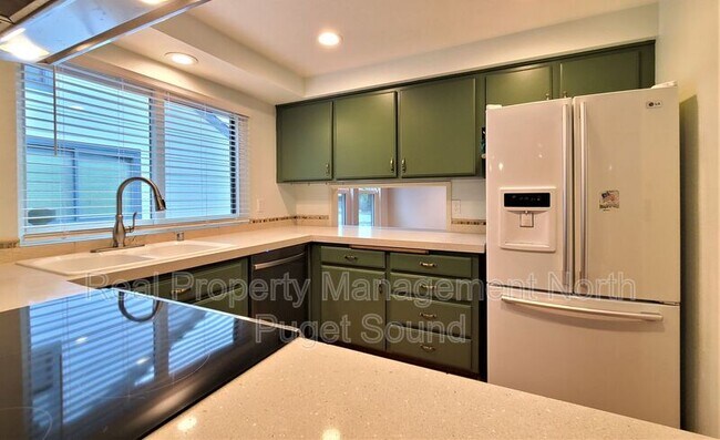 Building Photo - 7914 44th Ave W