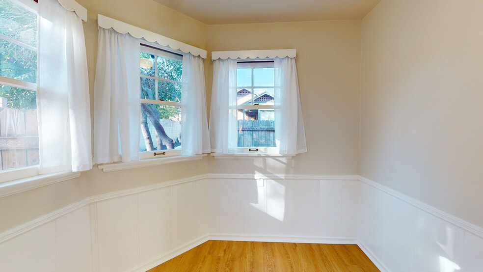 Breakfast Nook - 587 Prescott St
