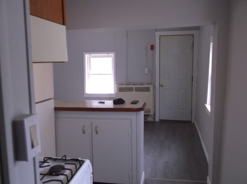 Primary Photo - 413 W Court St