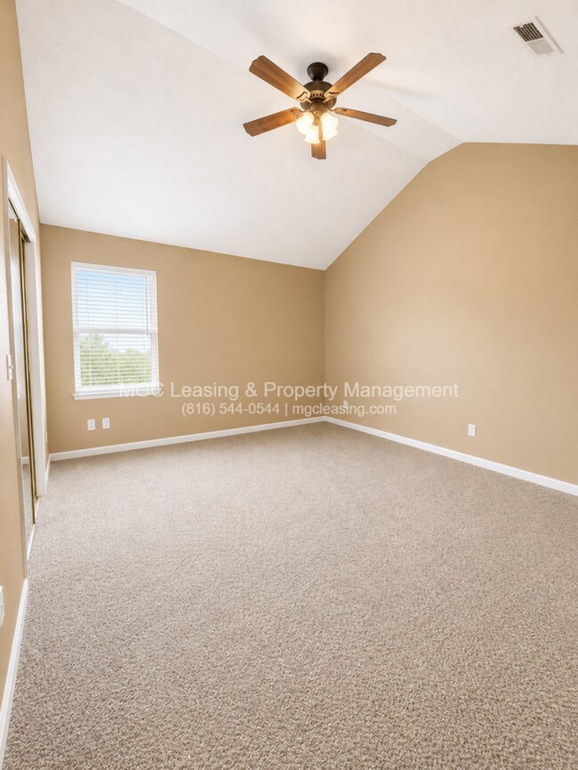 Building Photo - Spacious Townhome Near Shopping, Parks & Highways