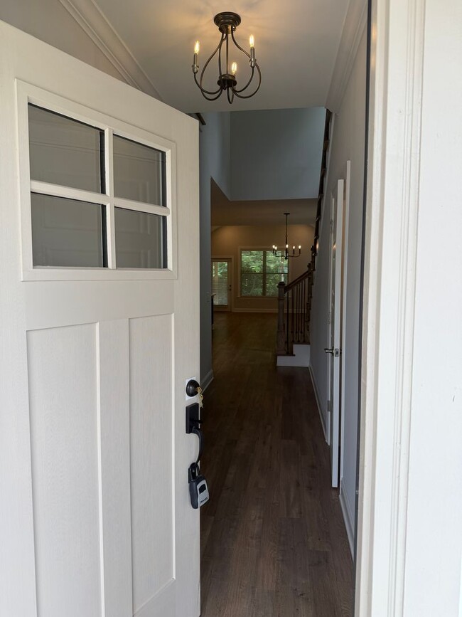 Building Photo - Easy access in Red Bank