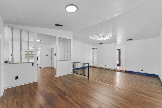 Building Photo - 2526 Town Briar St
