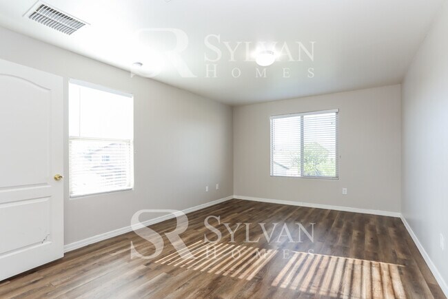 Building Photo - The living is easy in this 5 bedroom, 3 ba...