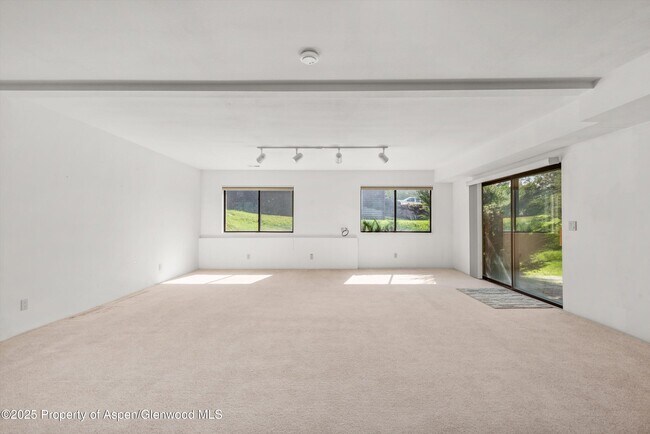 Building Photo - 17 Dakota Ct