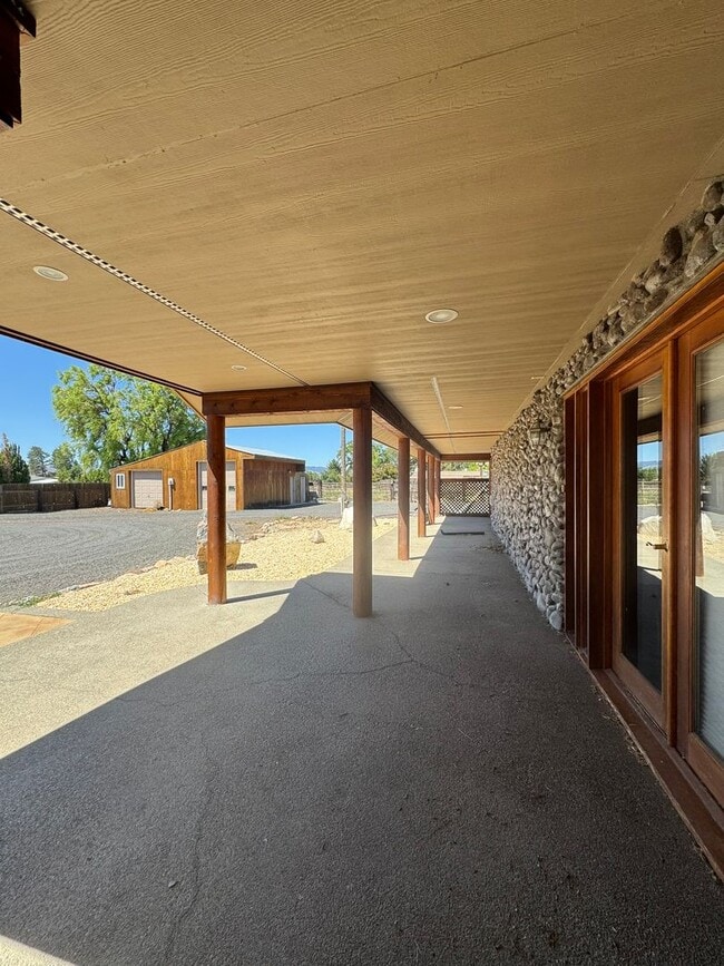 Building Photo - Idyllic 3bd, 2ba Retreat with Loft on 2+ A...