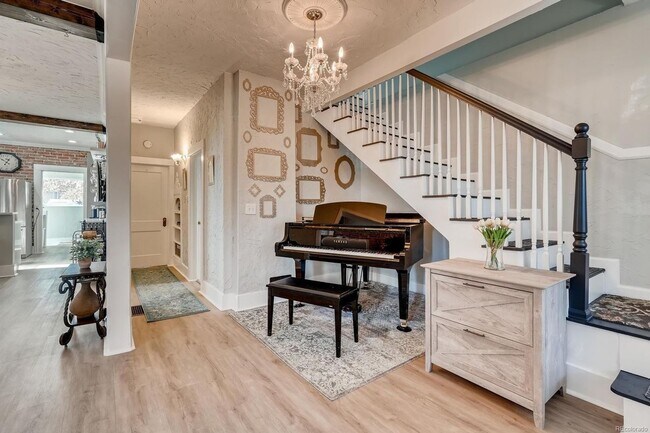Building Photo - High End Remodel Near RiNo