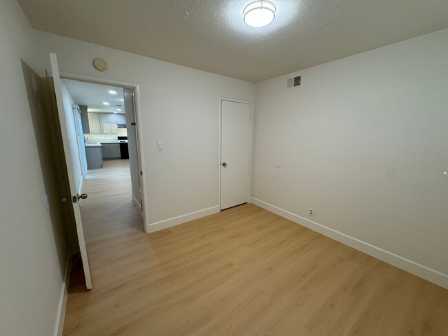 Building Photo - New Remodeled, Walking distance to Union C...