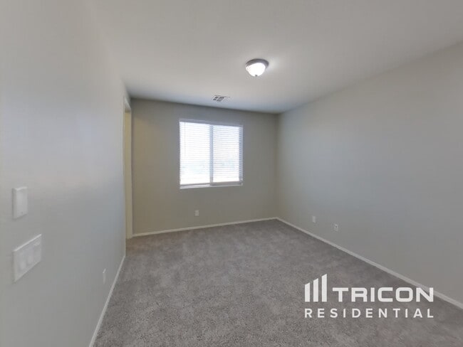 Building Photo - 12226 W Chase Ln