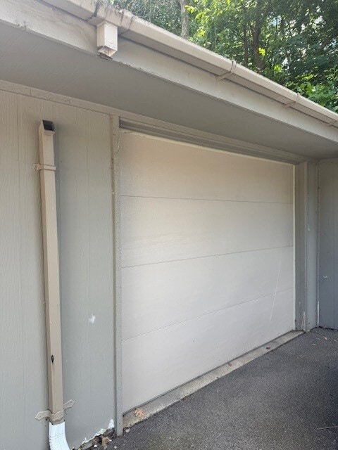 1 car garage - 15931 18th Pl N