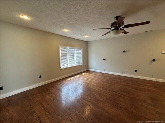Building Photo - 1601 Blue Springs Rd