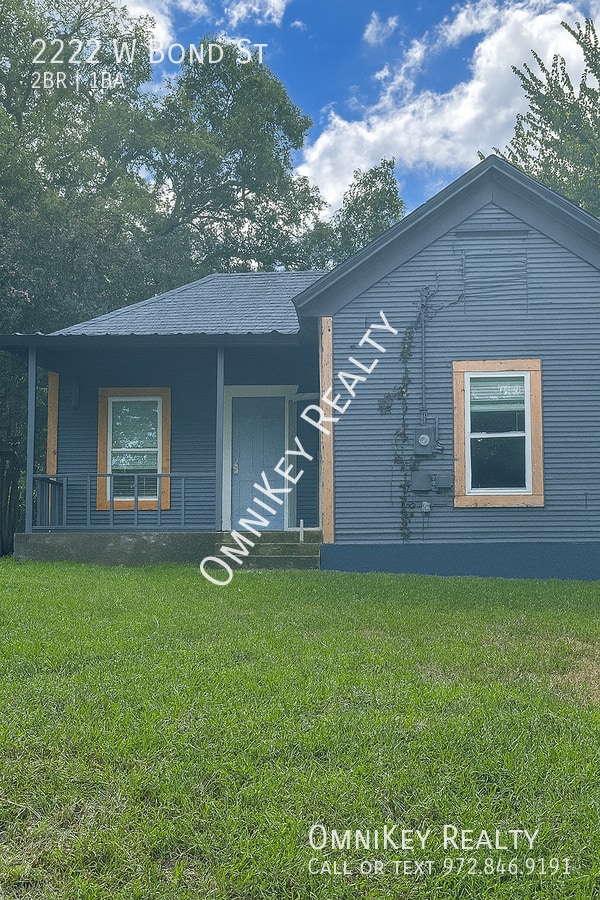 Primary Photo - 2222 W Bond St