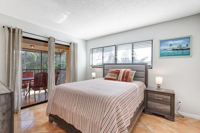 Building Photo - ** PALM RIVER ** 2 BED / 2 BATH - CONDO - NORTH NAPLES - TURNKEY - ANNUAL OR SHORT TERM RENTAL
