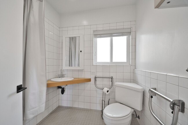 Building Photo - 4 Bedroom Home on Cul de Sac in Hermosa Beach