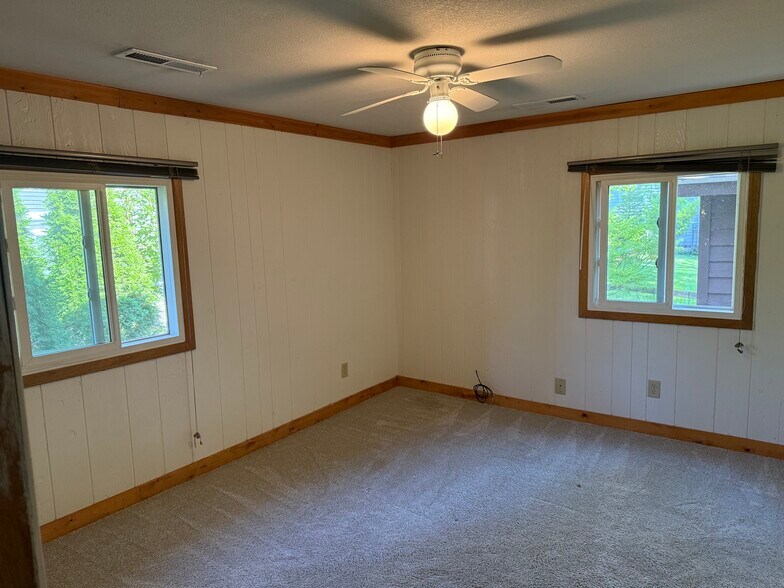 2nd bedroom - 4407 Outlook St