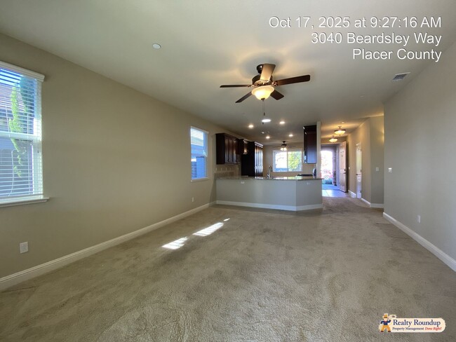 Building Photo - Pristinely Maintained Roseville Home with ...