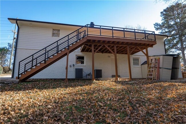 Building Photo - 3599 Lower Roswell Rd