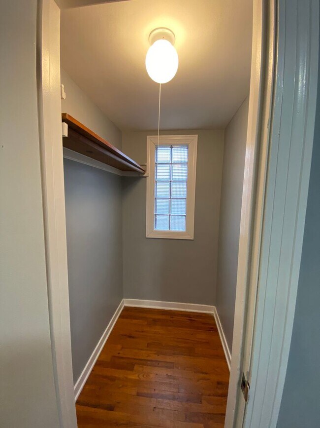 Building Photo - HOUSE FOR RENT IN LANSING !!