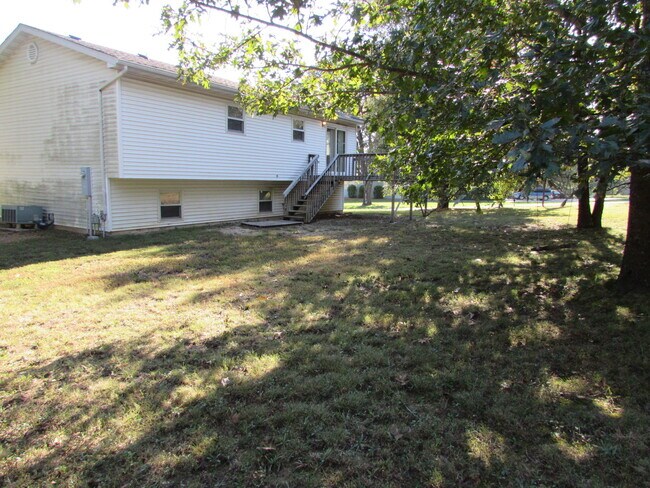 Building Photo - 3 Bedroom House Close to FLW -  New LVP Flooring May 2024!
