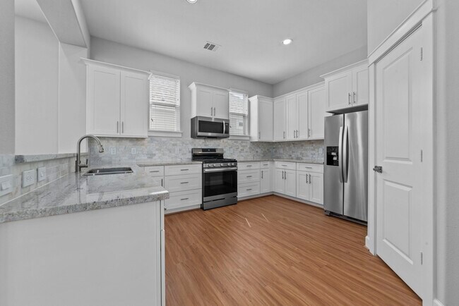 Building Photo - 623 Link Rd