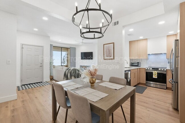 Building Photo - 9708 E Vía Linda