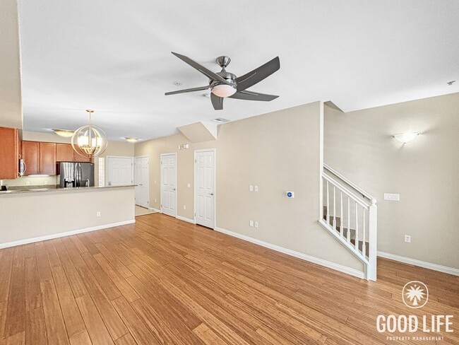 Building Photo - Beautiful 2BD/2.5BA Condo in Bankers Hill W/ W/D, A/C, Patio Area and Community Gym!