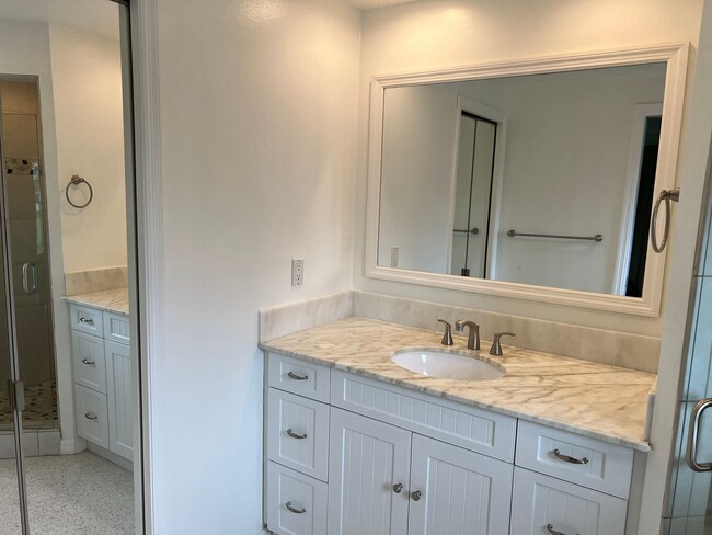 Building Photo - 2 Bedroom 2 Bath Single Family Home