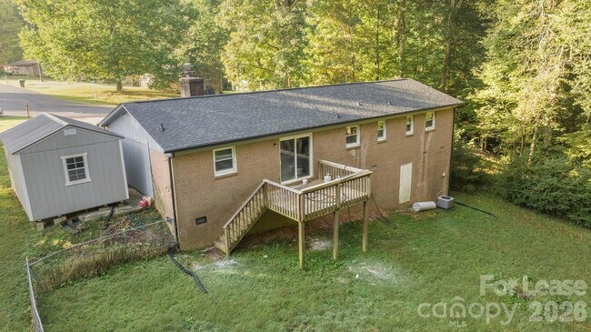 Building Photo - 4800 Maplecrest Dr
