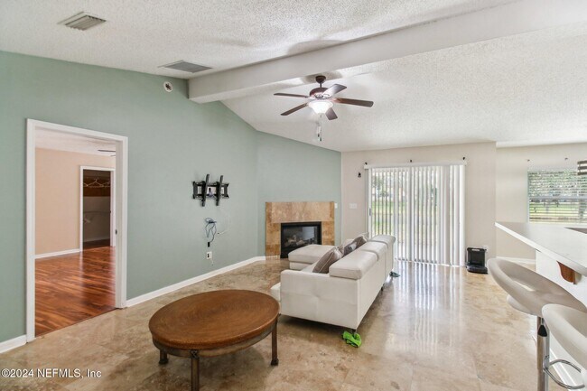 Building Photo - 14018 Fish Eagle Dr E
