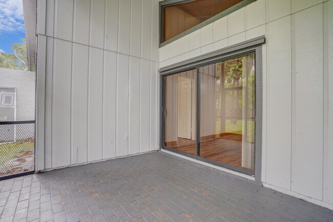 Building Photo - 100 Sparrow Dr