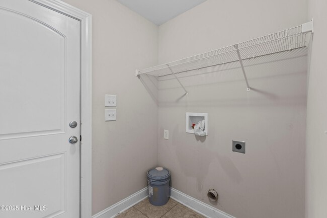 Building Photo - 2901 Beunavista Ct