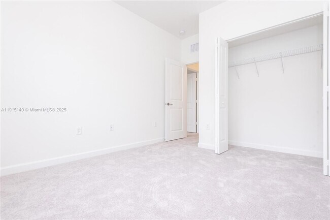 Building Photo - 2636 SE 8th Ct