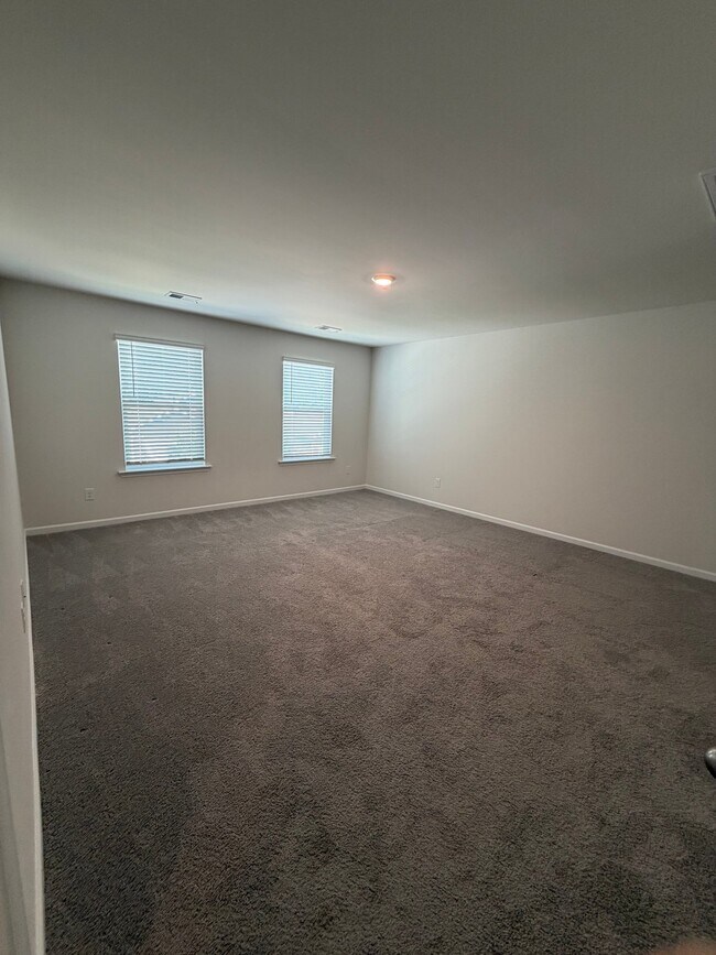 Building Photo - 121 Roocroft Ct