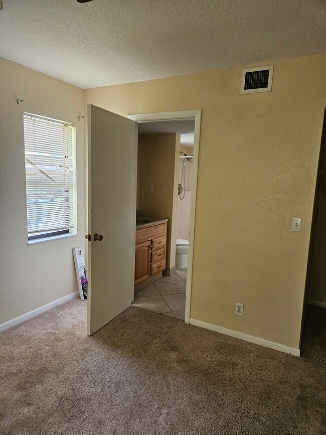 Building Photo - 7113 Golf Colony Ct