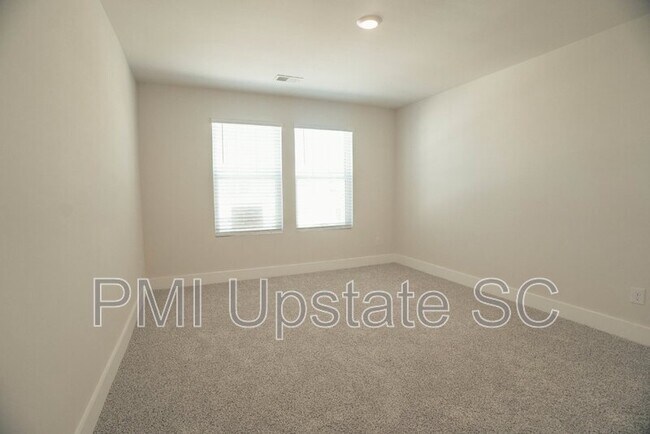 Building Photo - 35 Galley Ln