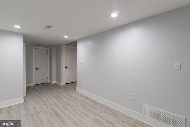 Building Photo - 5111 Willows Ave