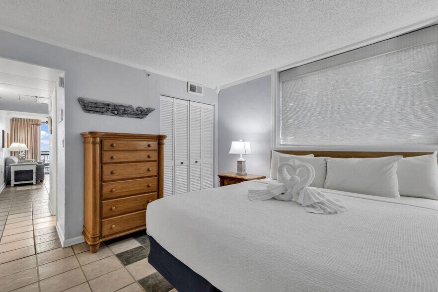 Building Photo - 2310 N Ocean Blvd