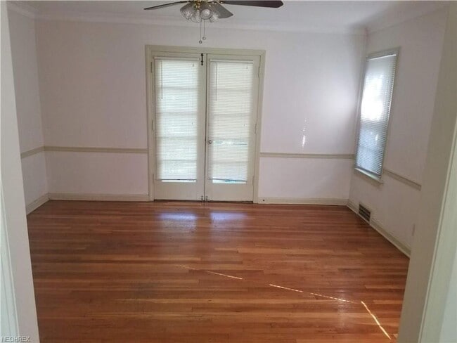 Building Photo - 4 Bed 3.5 Bath in Cleveland Heights - You ...