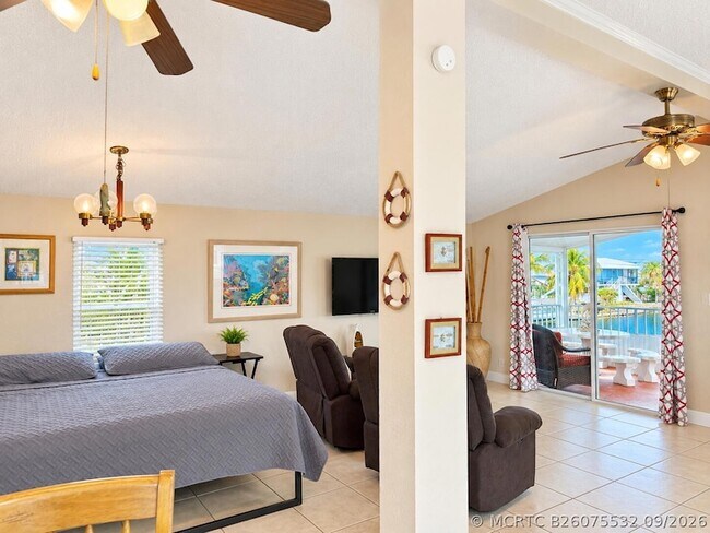 Building Photo - 932 Tropical Ln