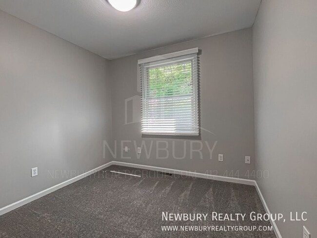 Building Photo - 135 Banksville Pl